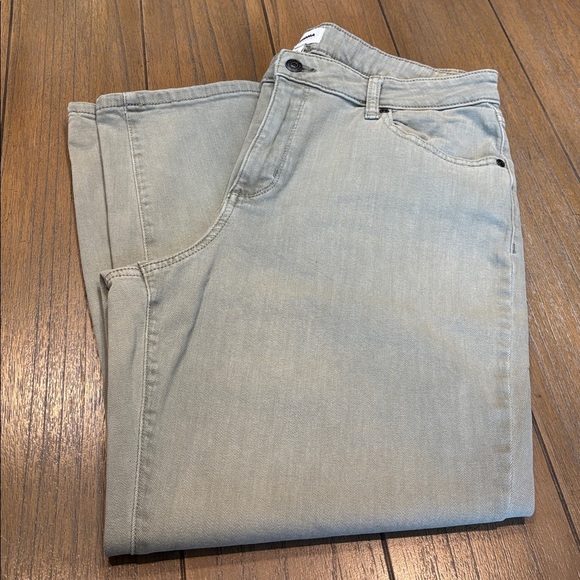 Sonoma Women’s Light Olive Green Mid Rise Slim Ankle jeans NWOT Size16 - Picture 3 of 7